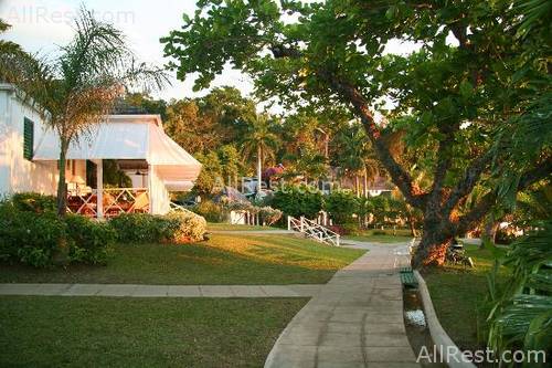 Round Hill Hotel & Villas 28